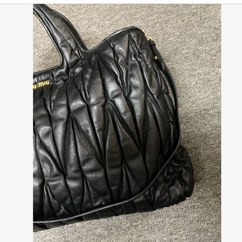 Miumiu matelasse tote 黑色皮革絎縫皺摺托特包 斜背包 手提 三用包（有感降價-10