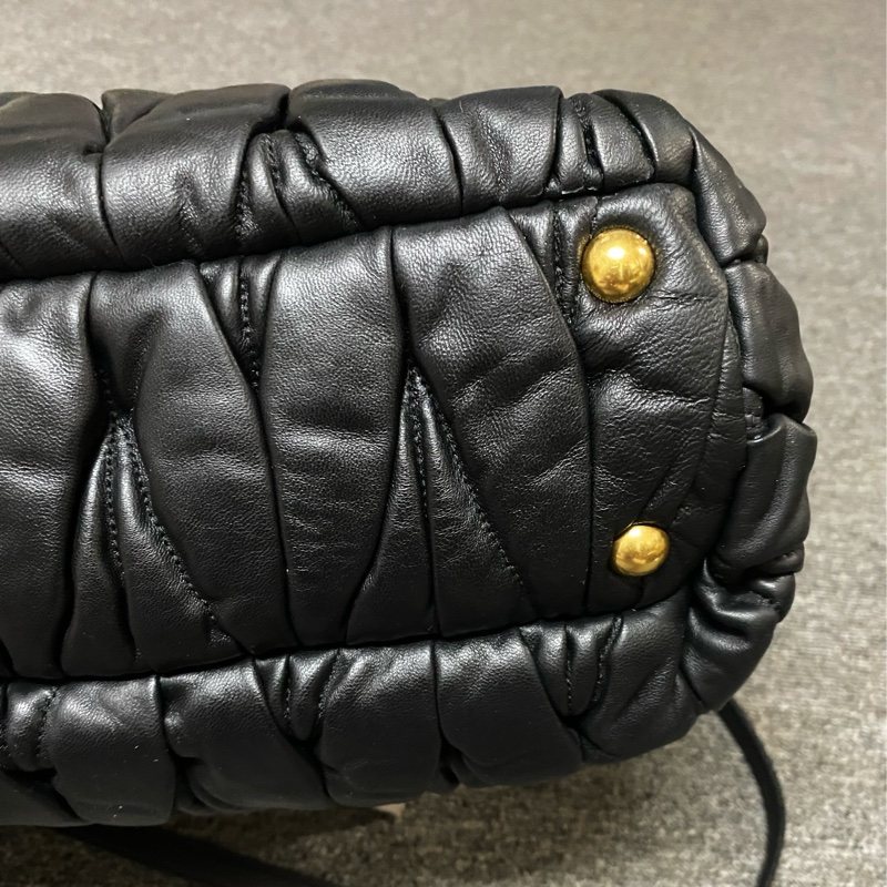 Miumiu matelasse tote 黑色皮革絎縫皺摺托特包 斜背包 手提 三用包（有感降價-14