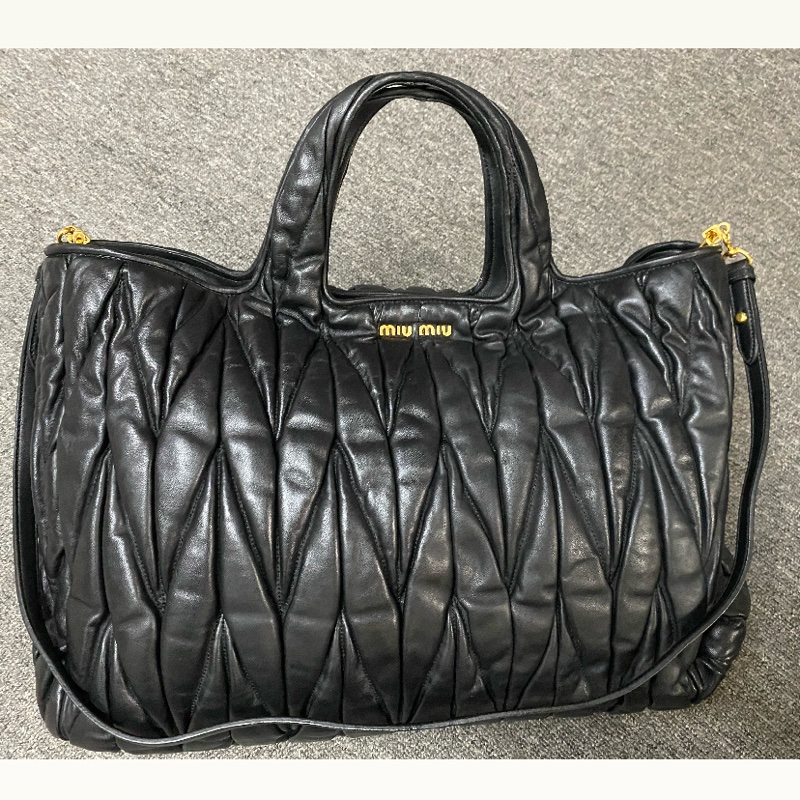 Miumiu matelasse tote 黑色皮革絎縫皺摺托特包 斜背包 手提 三用包（有感降價-15
