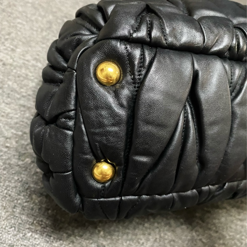 Miumiu matelasse tote 黑色皮革絎縫皺摺托特包 斜背包 手提 三用包（有感降價-22