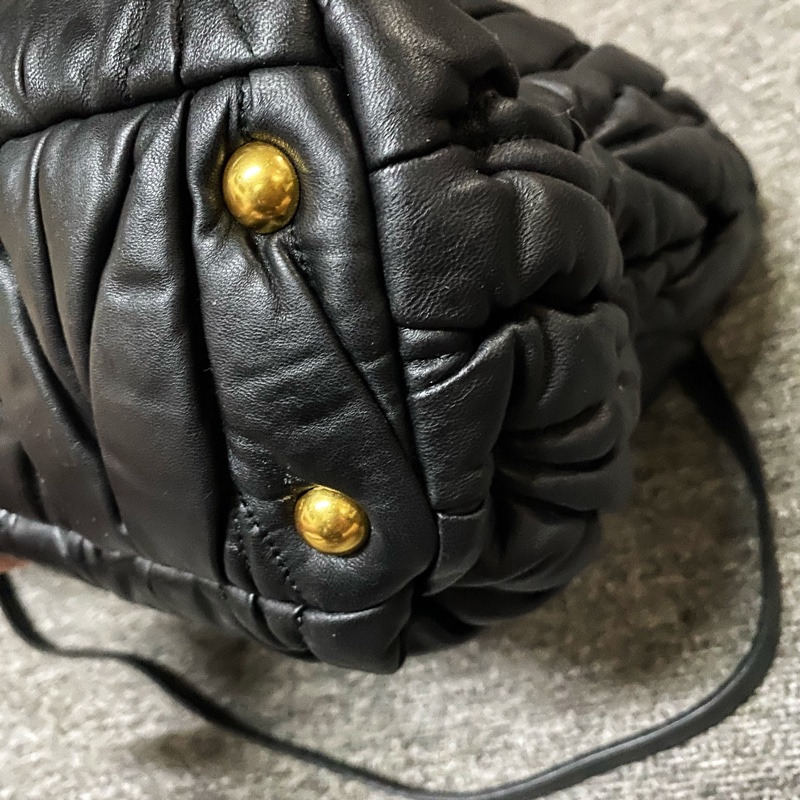 Miumiu matelasse tote 黑色皮革絎縫皺摺托特包 斜背包 手提 三用包（有感降價-24