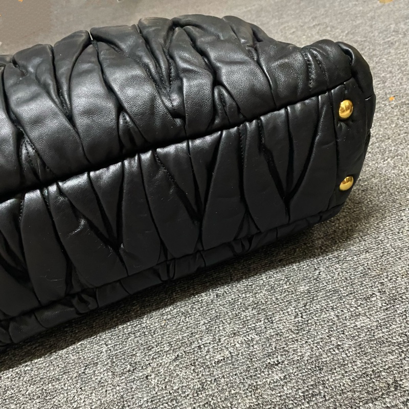 Miumiu matelasse tote 黑色皮革絎縫皺摺托特包 斜背包 手提 三用包（有感降價-26