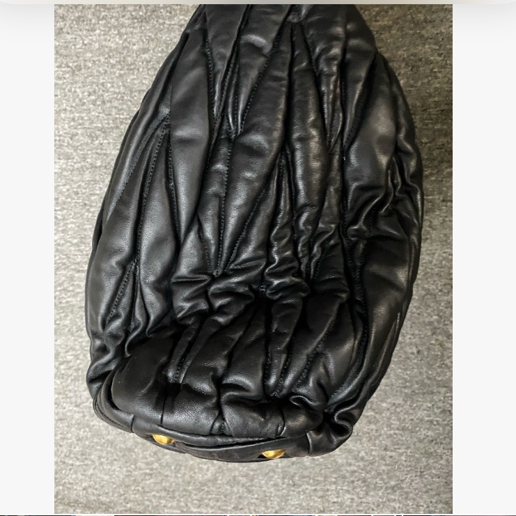 Miumiu matelasse tote 黑色皮革絎縫皺摺托特包 斜背包 手提 三用包（有感降價-28