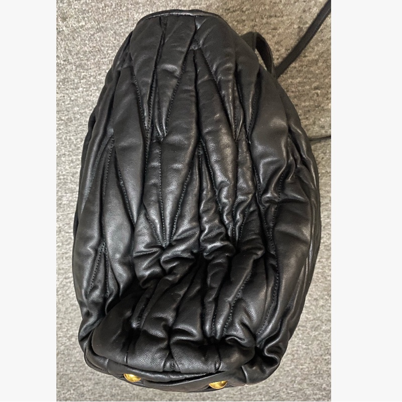 Miumiu matelasse tote 黑色皮革絎縫皺摺托特包 斜背包 手提 三用包（有感降價-29