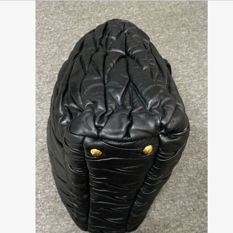 Miumiu matelasse tote 黑色皮革絎縫皺摺托特包 斜背包 手提 三用包（有感降價-30