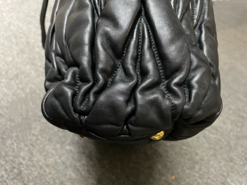 Miumiu matelasse tote 黑色皮革絎縫皺摺托特包 斜背包 手提 三用包（有感降價-16
