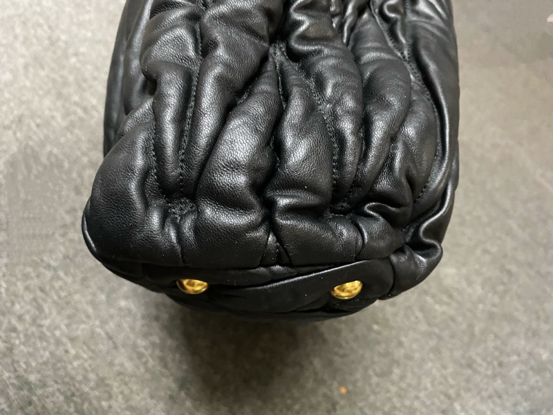 Miumiu matelasse tote 黑色皮革絎縫皺摺托特包 斜背包 手提 三用包（有感降價-17