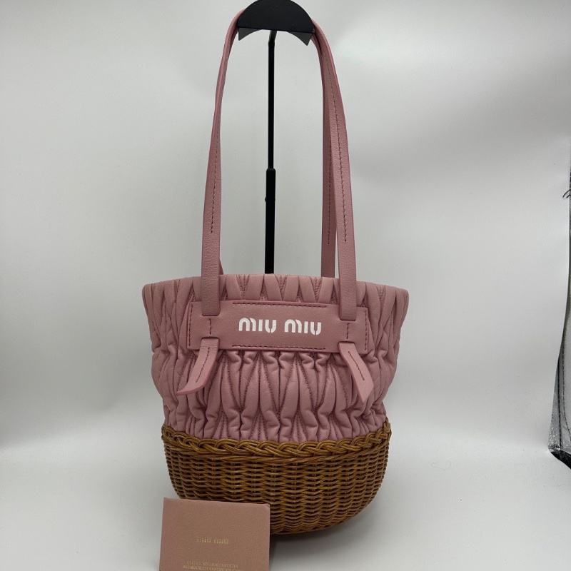 MIUMIU經典羊皮竹編底粉色手提腋下菜籃子包26*22*16 98新配件塵袋-1