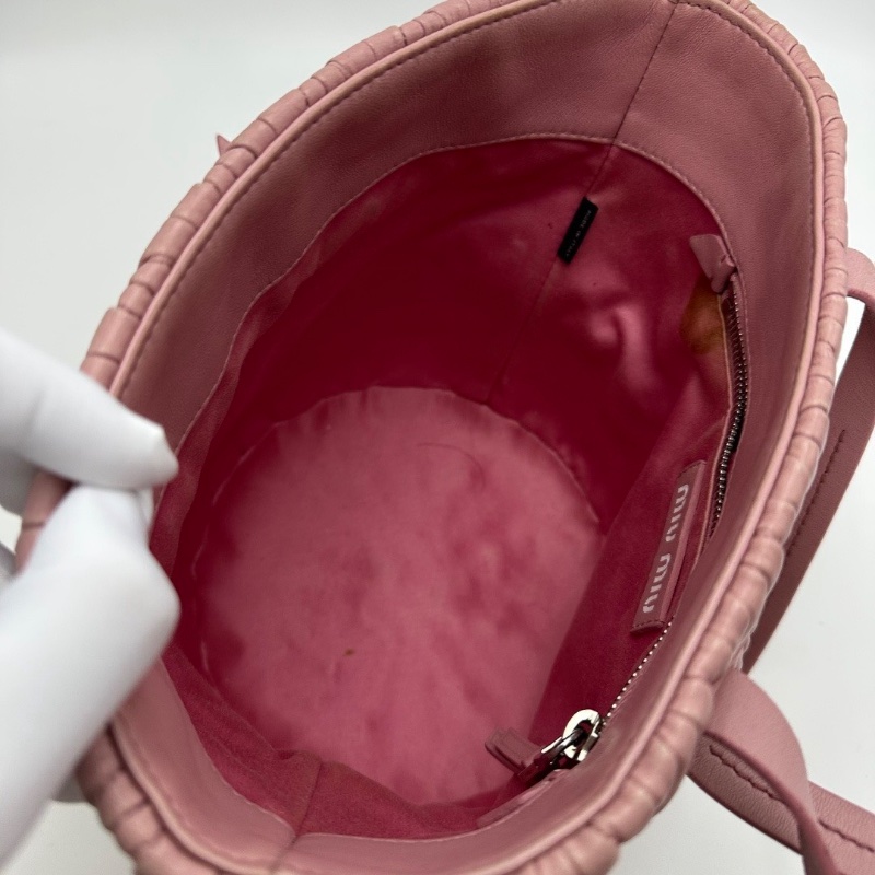 MIUMIU經典羊皮竹編底粉色手提腋下菜籃子包26*22*16 98新配件塵袋-2