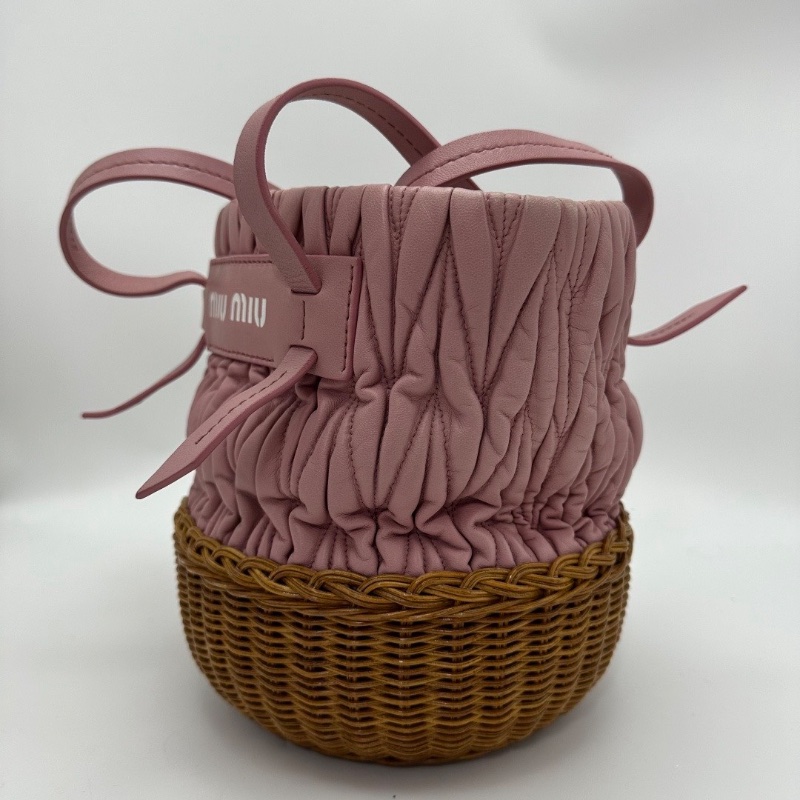 MIUMIU經典羊皮竹編底粉色手提腋下菜籃子包26*22*16 98新配件塵袋-3