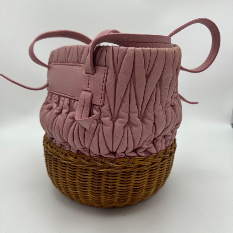MIUMIU經典羊皮竹編底粉色手提腋下菜籃子包26*22*16 98新配件塵袋-5