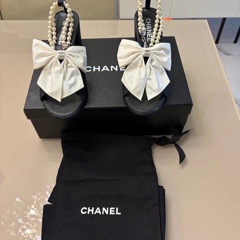 Chanel緞面蝴蝶結涼鞋
