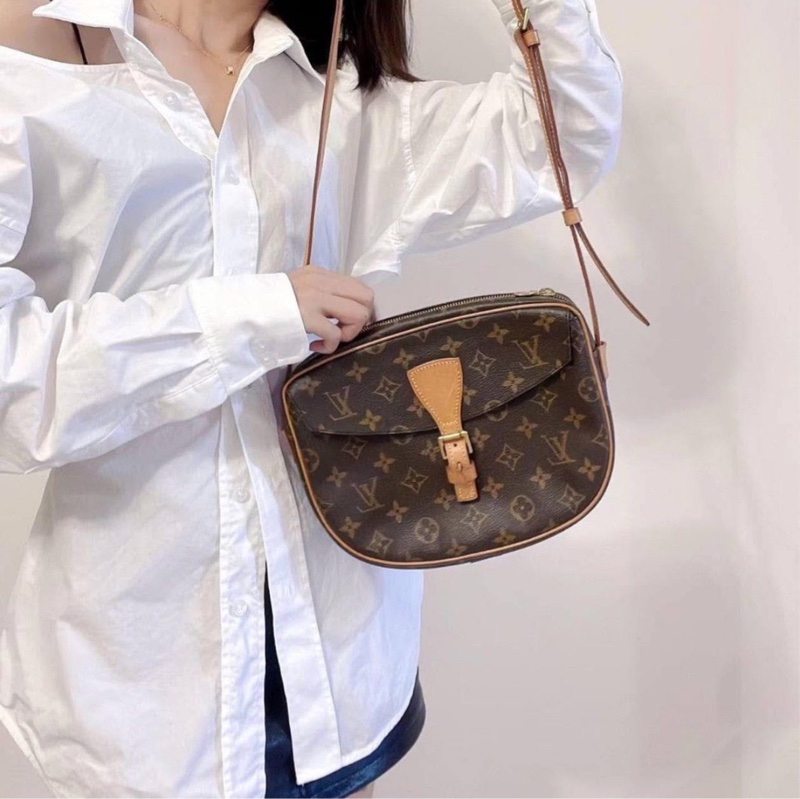 LV 路易威登經典 Monogram 蘋果馬鞍包-0