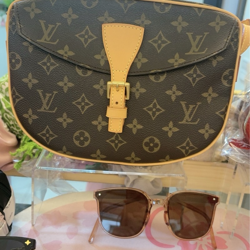 LV 路易威登經典 Monogram 蘋果馬鞍包-10