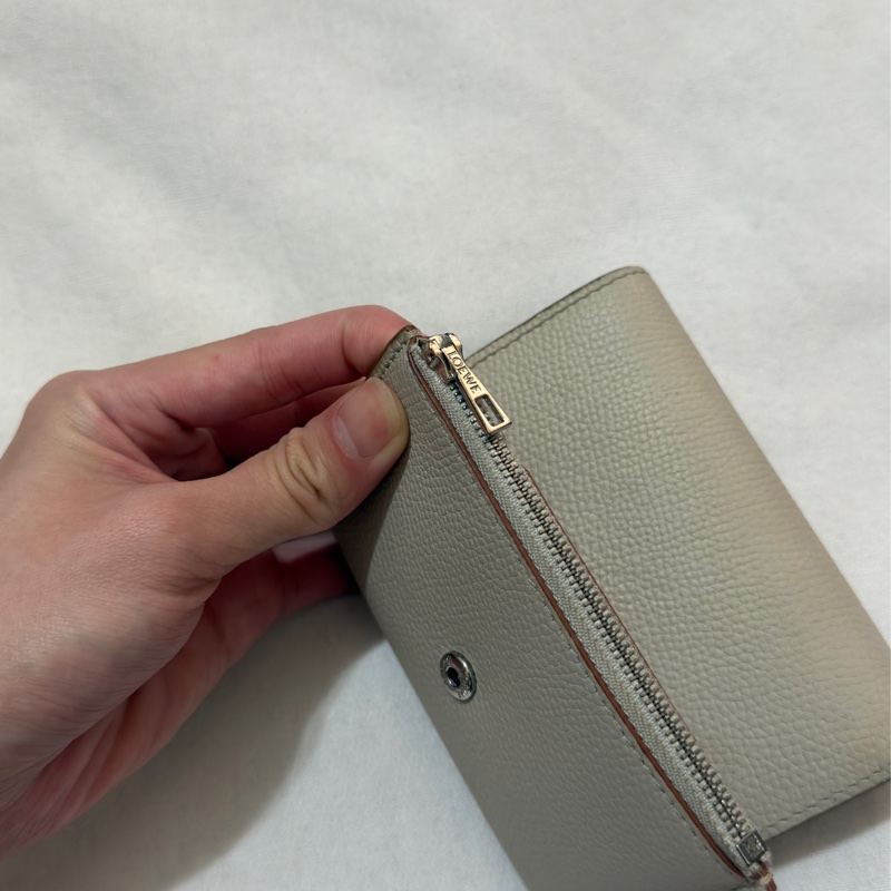 LOEWE Anagram卵石紋三折短夾-3