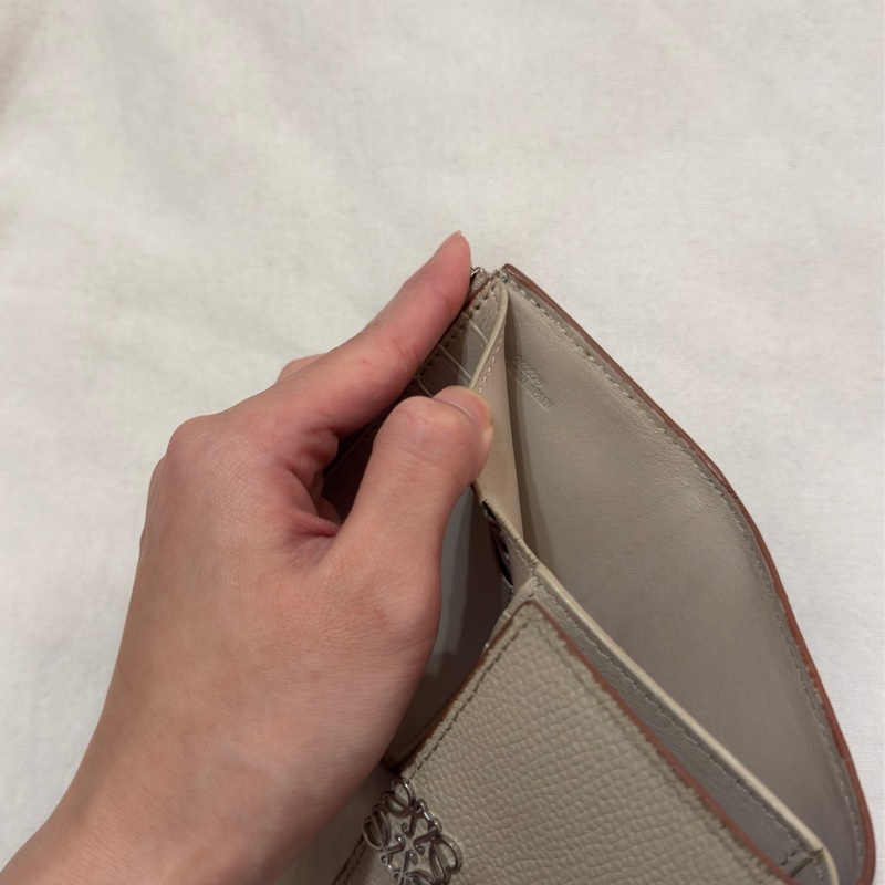 LOEWE Anagram卵石紋三折短夾-10