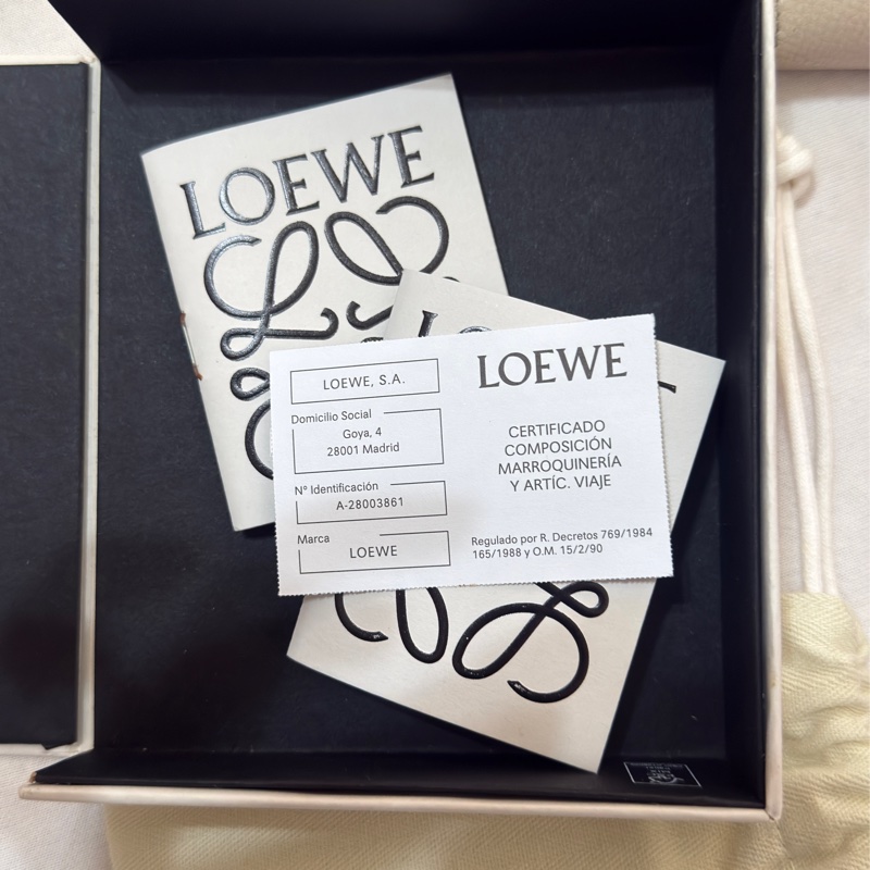 LOEWE Anagram卵石紋三折短夾-13