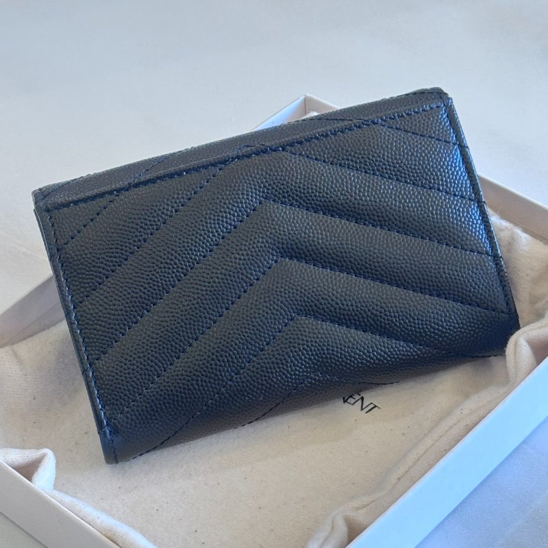 *SHIHNA名牌精品* YSL 粒面壓紋皮革信封錢包-1