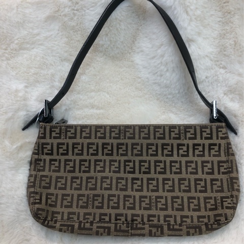 FENDI 老花腋下包 XA491