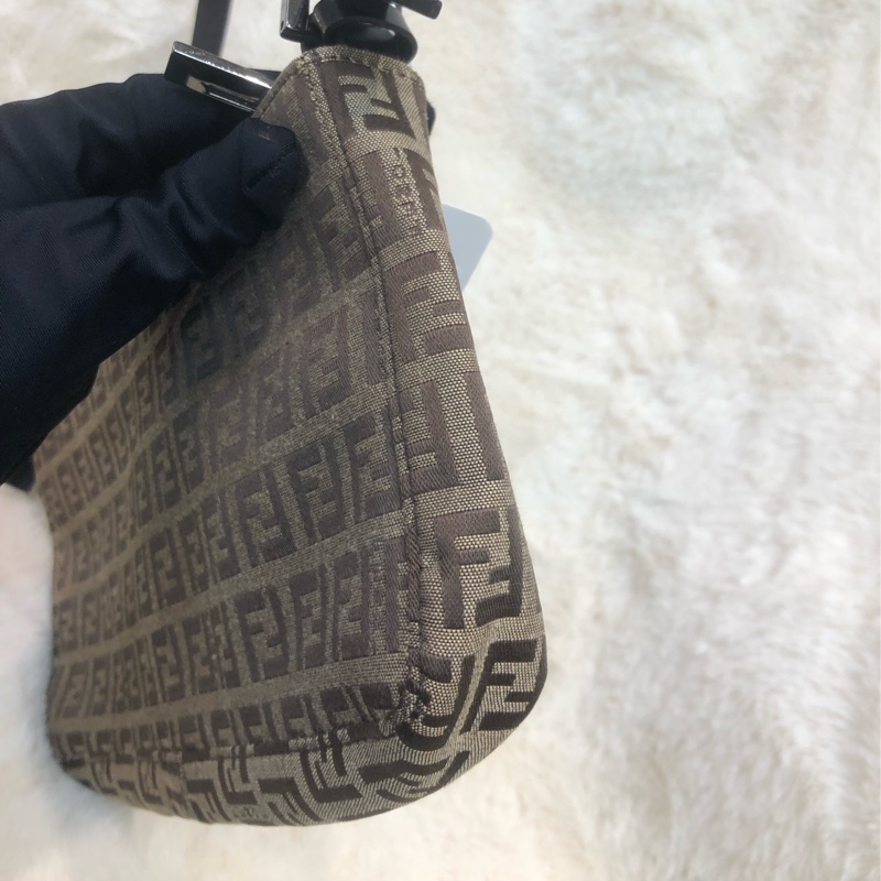 FENDI 老花腋下包 XA491-2