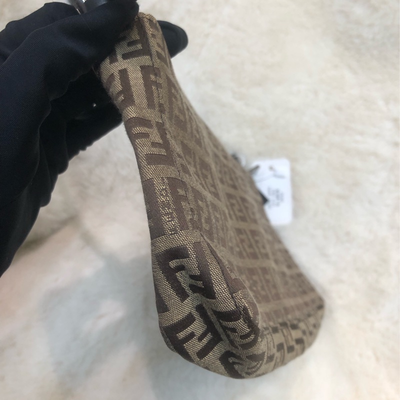 FENDI 老花腋下包 XA491-3