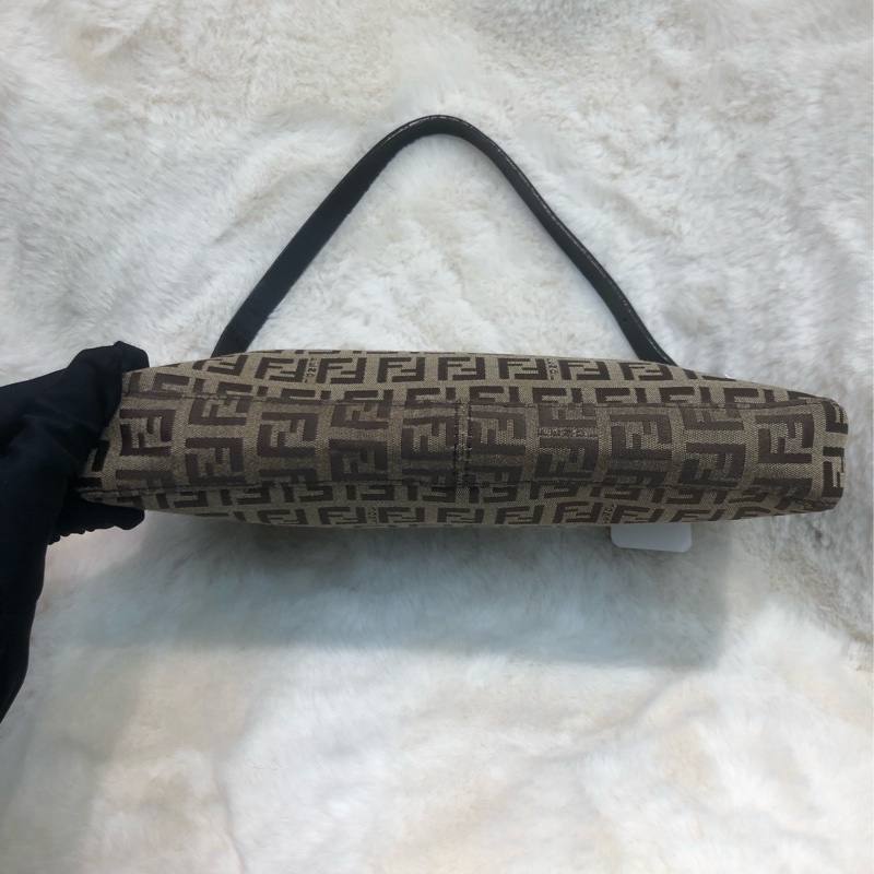 FENDI 老花腋下包 XA491-4