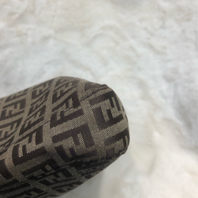 FENDI 老花腋下包 XA491-6