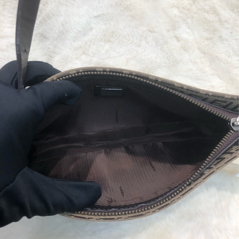 FENDI 老花腋下包 XA491-8