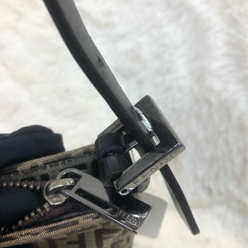 FENDI 老花腋下包 XA491-9