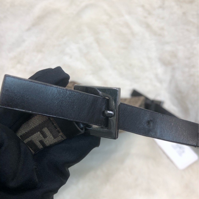 FENDI 老花腋下包 XA491-10