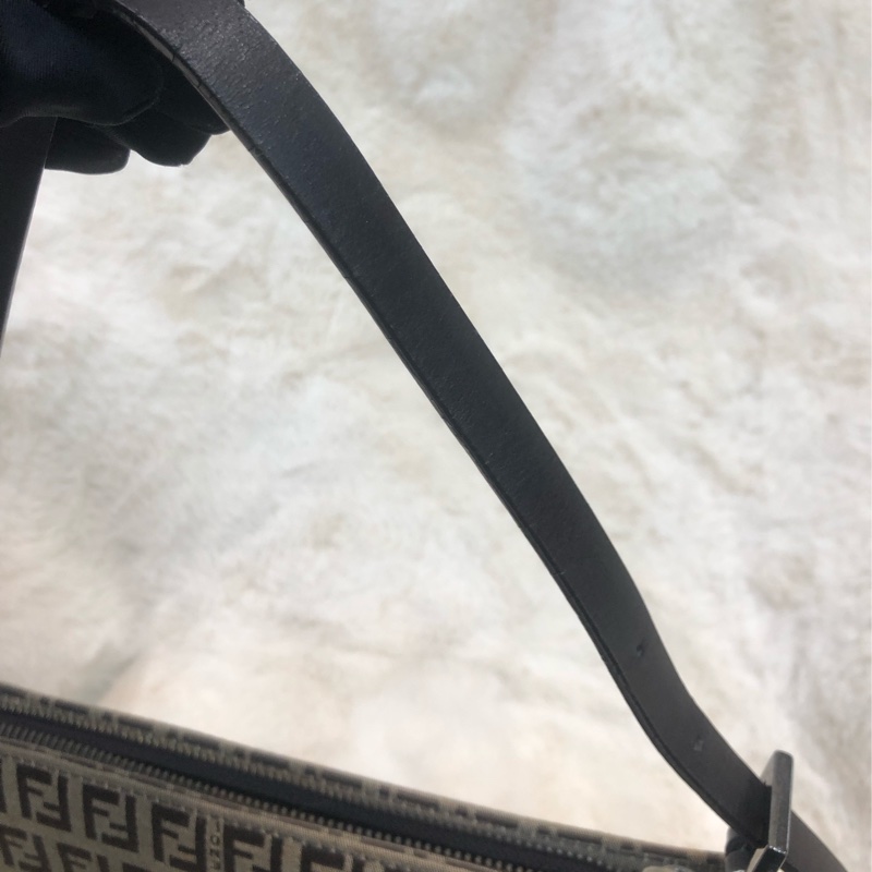 FENDI 老花腋下包 XA491-12