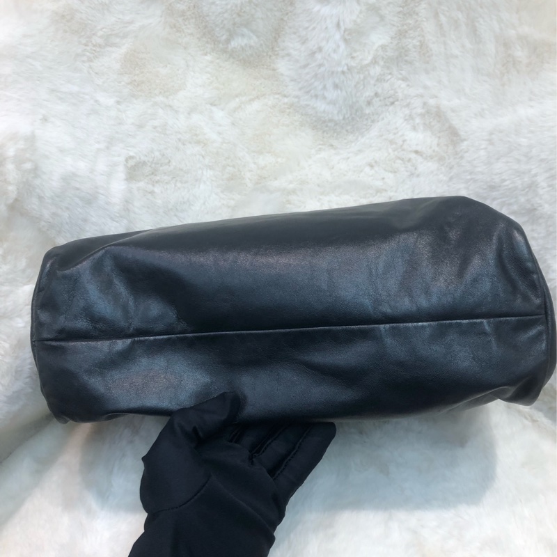 Prada 黑色全皮手提袋 IA063-4