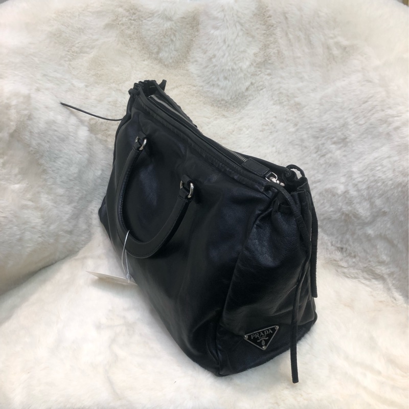 Prada 黑色全皮手提袋 IA063-8