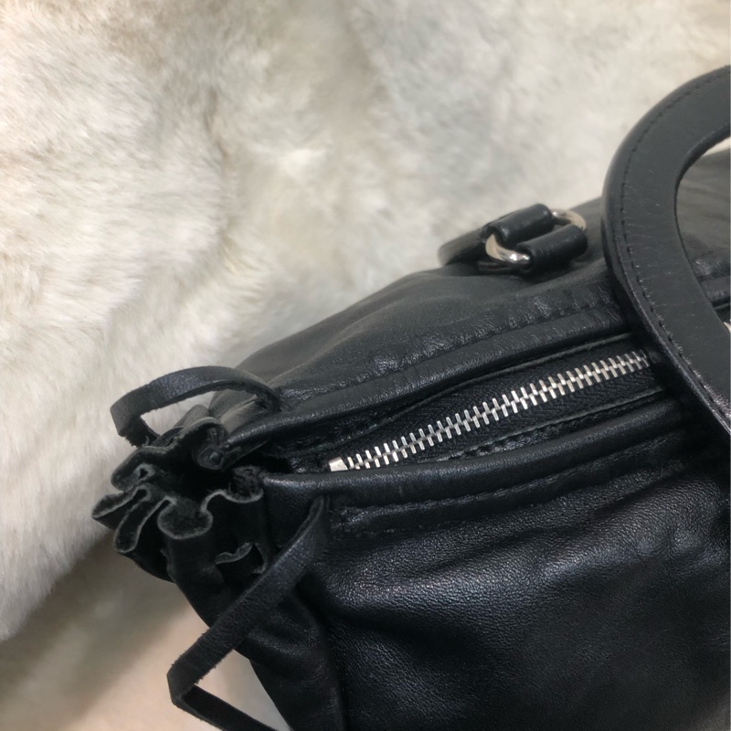 Prada 黑色全皮手提袋 IA063-13