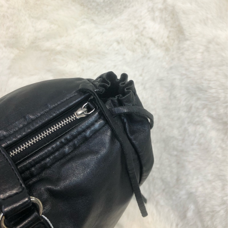 Prada 黑色全皮手提袋 IA063-14