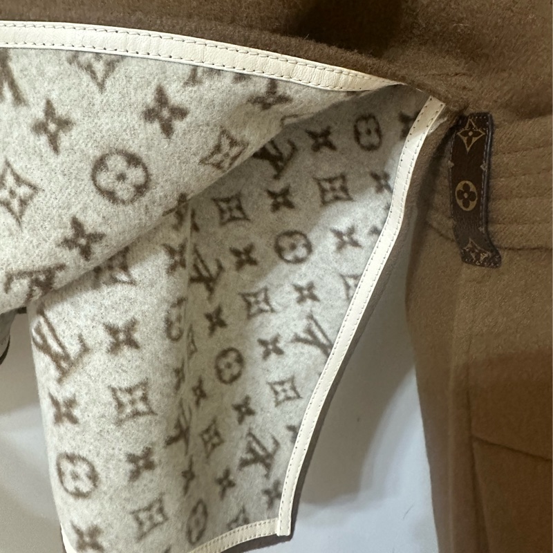 二手正品Louis Vuitton走秀款大衣-6
