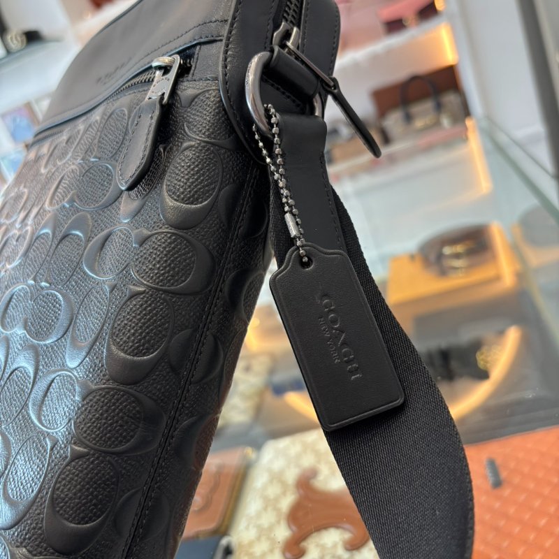 Coach 經典浮雕LOGO 直立式斜背包-5