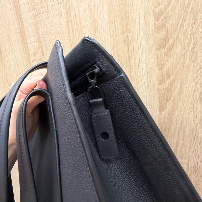 LV 黑牛皮黑釦Take off肩背托特包M57308-4