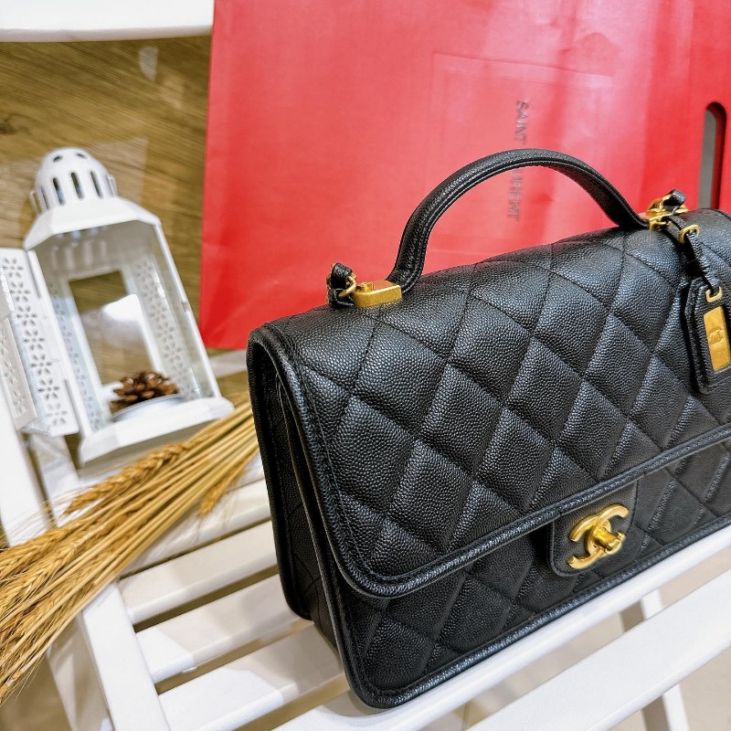 Chanel 22K 真品荔枝皮軍牌手柄郵差包豆腐包學院包-11