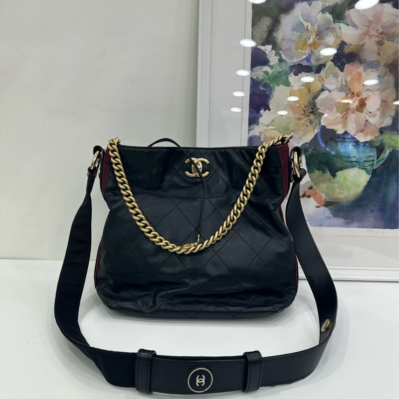 Chanel 香奈兒 黑金嬉皮水桶單肩包 26開-1