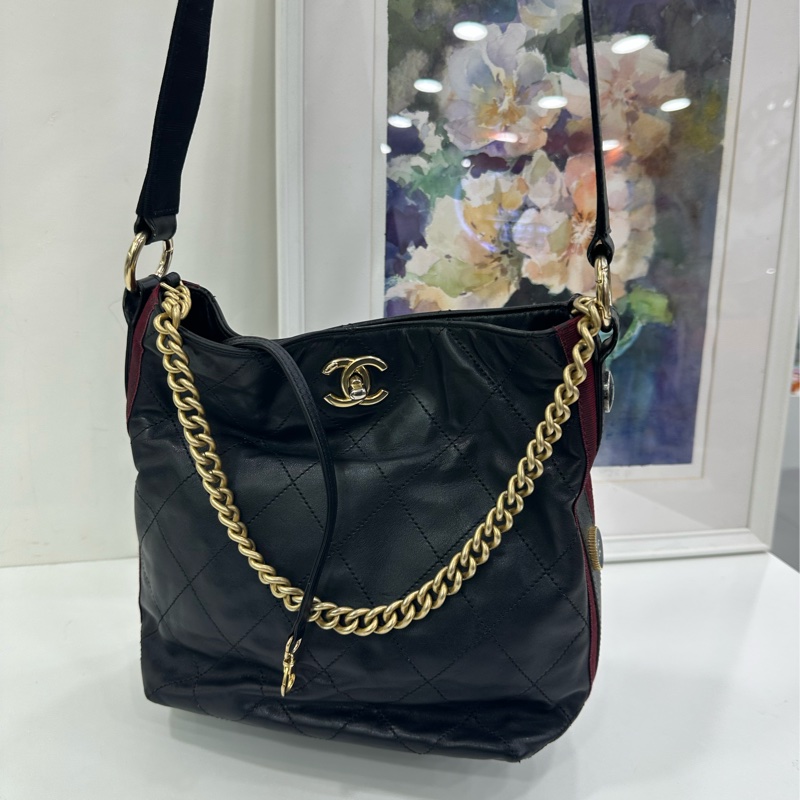 Chanel 香奈兒 黑金嬉皮水桶單肩包 26開-6