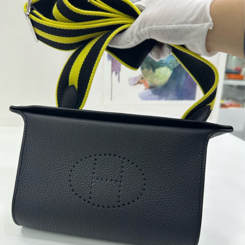 Hermes愛馬仕videpoches blue navy 黑銀 餐盤包/信封包 togo皮 W刻有購證 尺寸：20*3.5-5