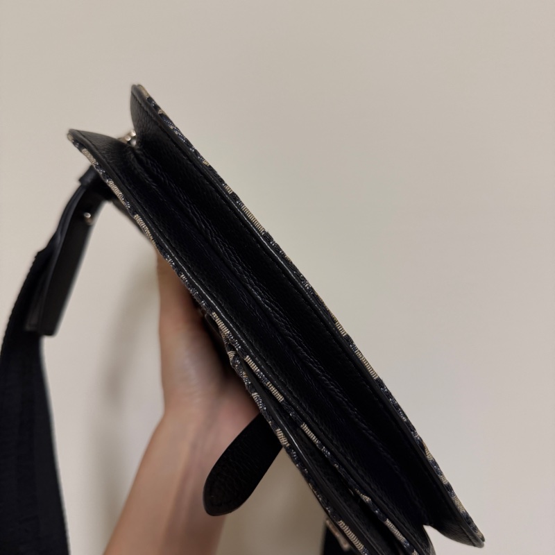 Dior 藍提花布黑牛皮Saddle郵差包-7