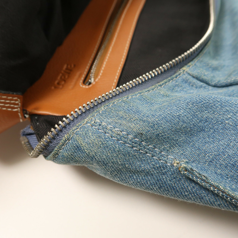 LOEWE 牛仔布/牛皮皮革Rucksack銀扣背包-16