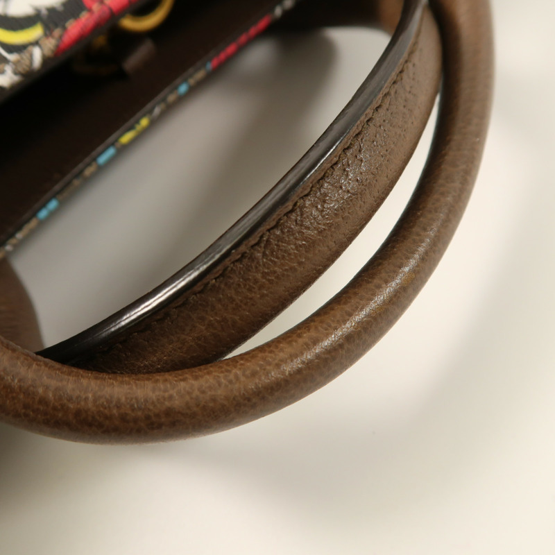 GUCCI 塗層帆布/牛皮皮革Gucci x Disney Donald Duck金扣手挽袋-12