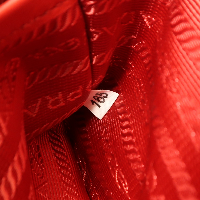 PRADA 羊皮皮革Shoulder Bag金扣肩背袋-6