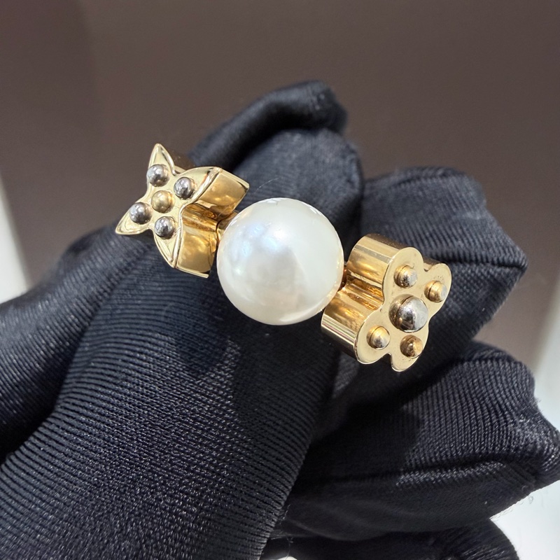 LV Charmy Pearl 四葉草珍珠戒指 LN003-1