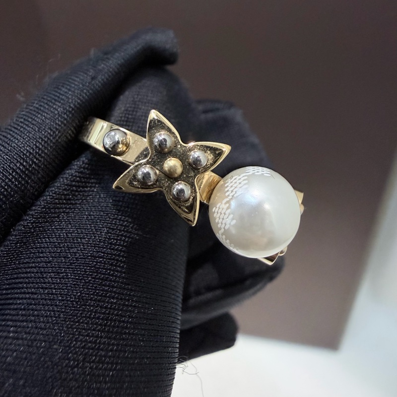 LV Charmy Pearl 四葉草珍珠戒指 LN003-17