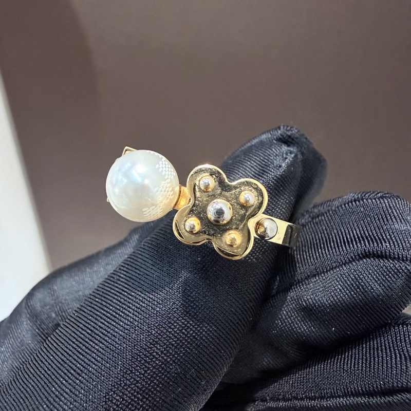 LV Charmy Pearl 四葉草珍珠戒指 LN003-18