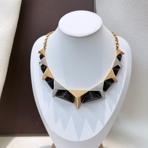 LV 三色金字塔鉚釘項鏈 LN001